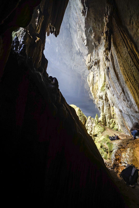 越南北部Moc Chau省阳光明媚的洞穴